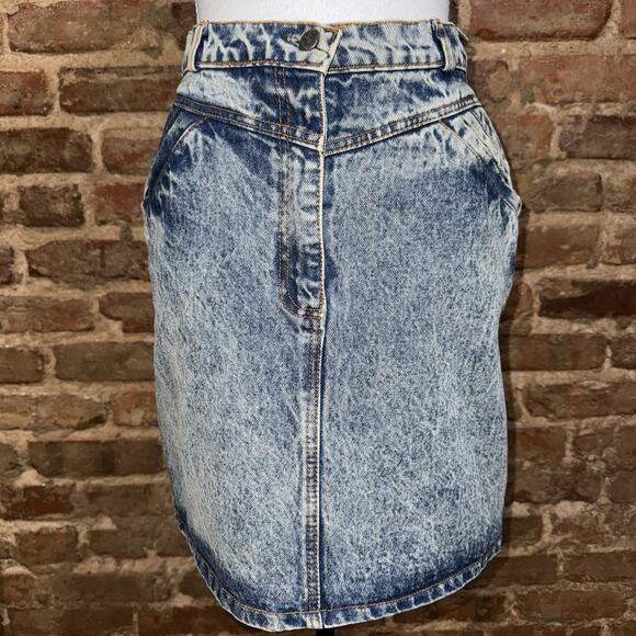 Vintage 80’s Acid Wash Denim Mini Skirt Sz 9/10 Chevron Yoke Waist- Pockets EUC - Picture 2 of 8